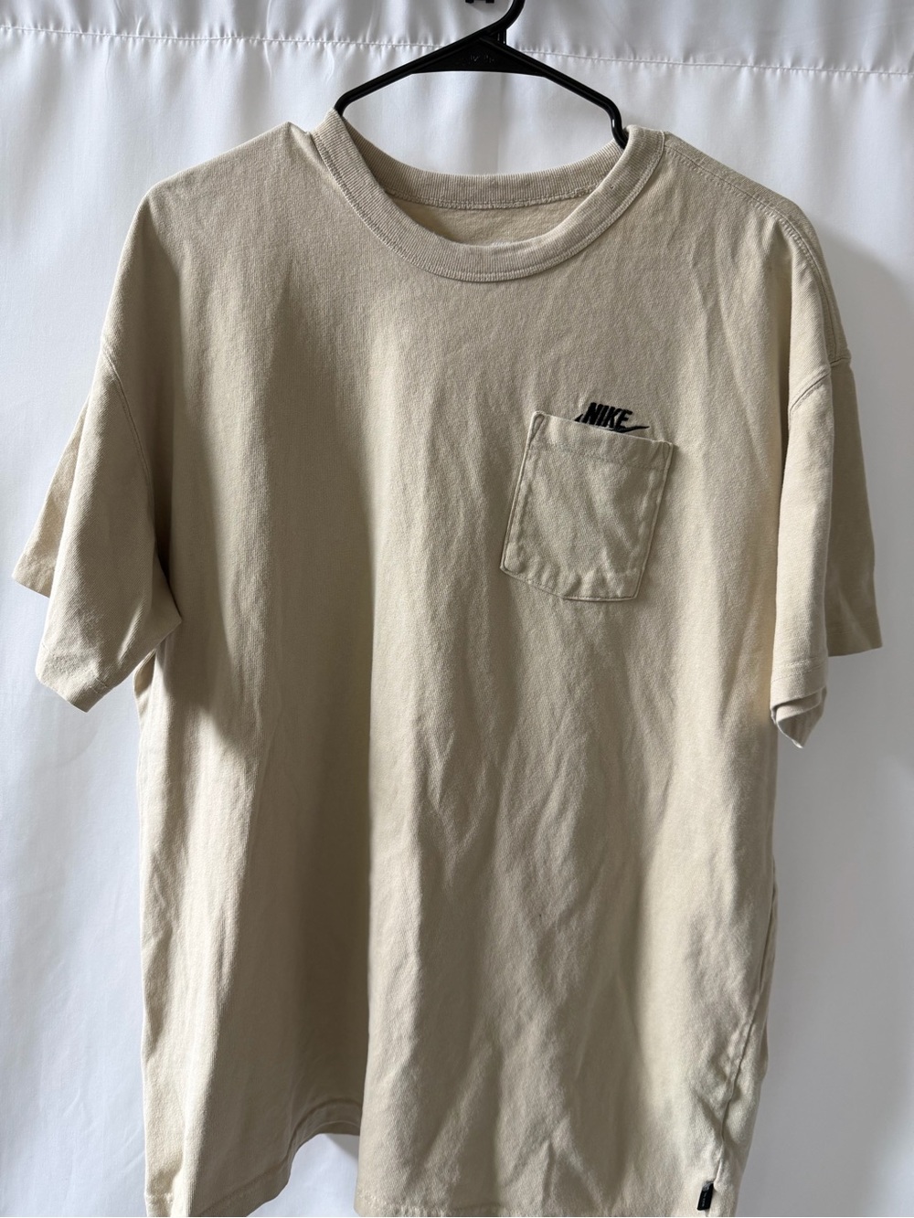 Nike The Nike Tee Large Beige Pocket T-Shirt Loose Fit Swoosh